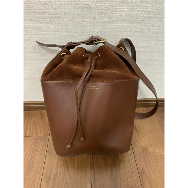 26日まで値下げ A.P.C バケツ型ショルダーバッグ ショルダーバッグ